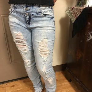 ⭐️4/$25 Distressed Curvy Jeggings